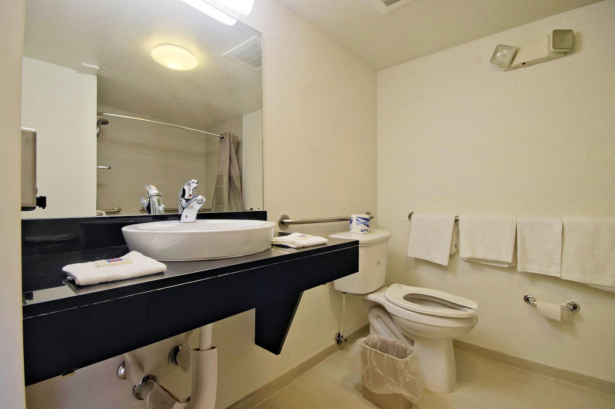 דוראל Motel 6-Miami, Fl מראה חיצוני תמונה